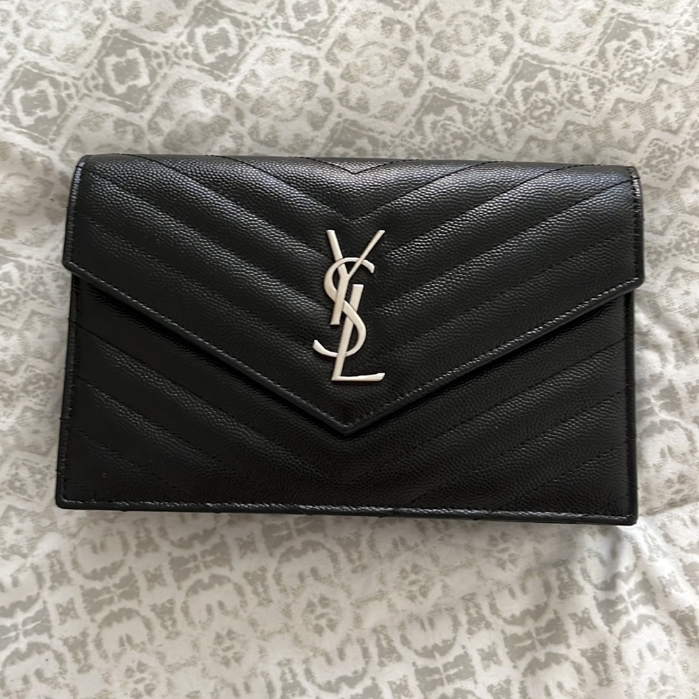 CASSANDRE MATELASSÉ CHAIN WALLET IN GRAIN DE POUDRE EMBOSSED LEATHER